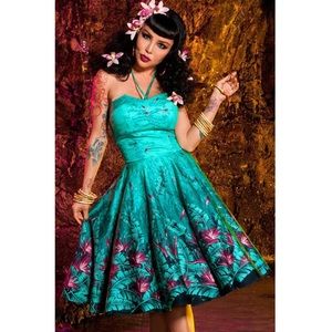Pinup girl Deadly dames Hawaiian dress